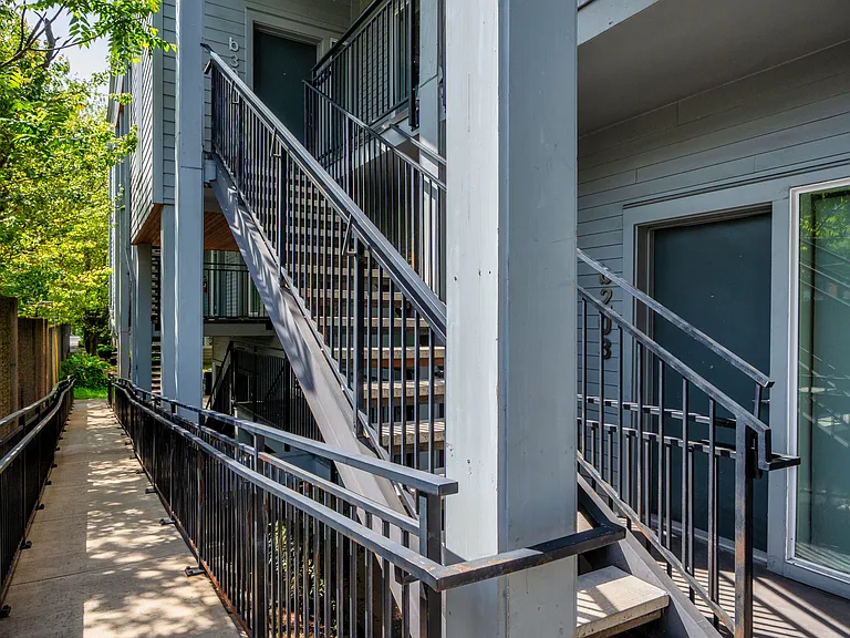 4620 N Maryland Ave #B103 — Photo 14