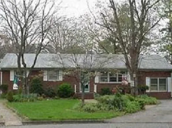 9 Tuckahoe Dr, Newport News, VA 23606