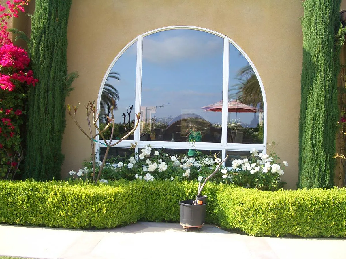 4 bed, 3.5 bath, 3600 sqft, $8,500 — Photo 2