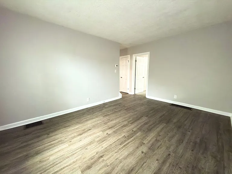 1708 Hunt Rd — Photo 2