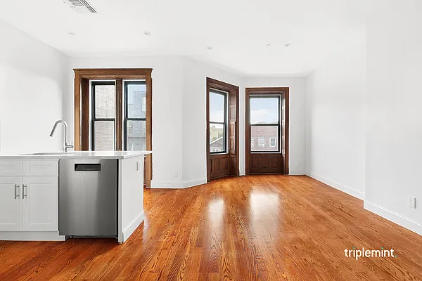 Sold by Triplemint | media 1