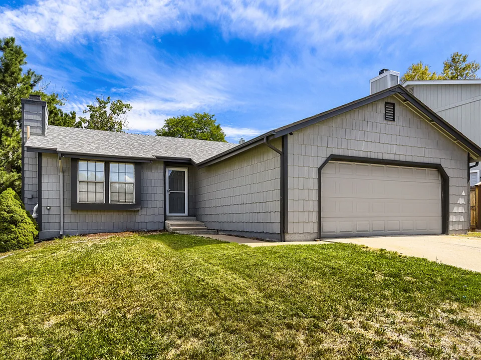 9038 Woodland Dr