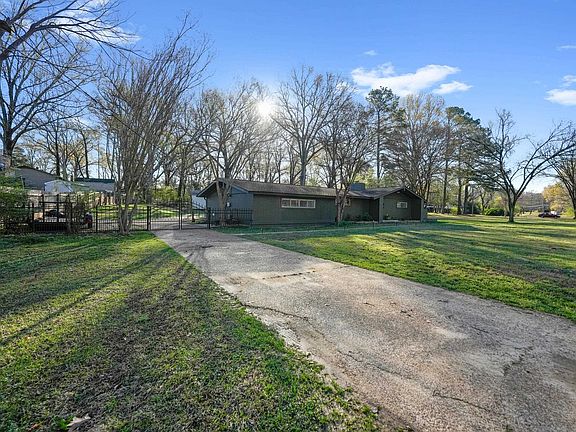 4th image of 2578 Elmore Park Rd