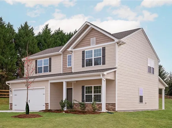 220 Macintosh Dr, King, NC 27021