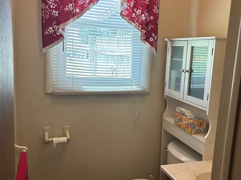 112 Oak Rd — Photo 5