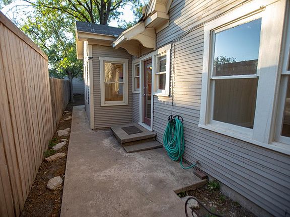 2nd image of 1418 W Avenue D