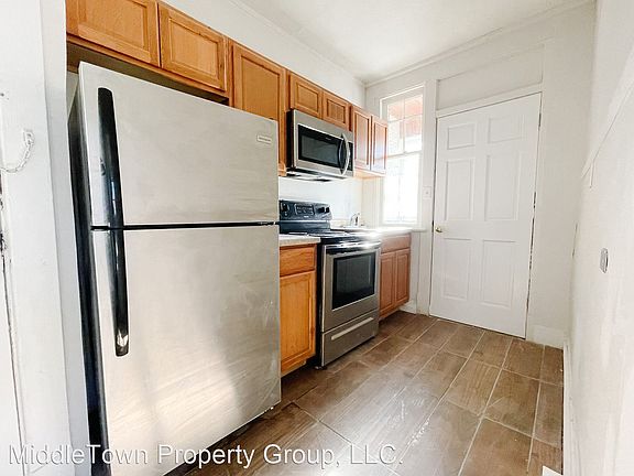 3rd image of 302 S 12th St #10755569