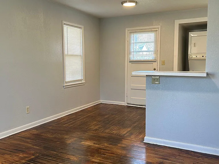 3309 E Orme St — Photo 2