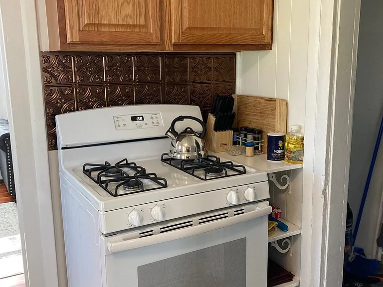 Kitchen off of living room, includes a washer/dryer