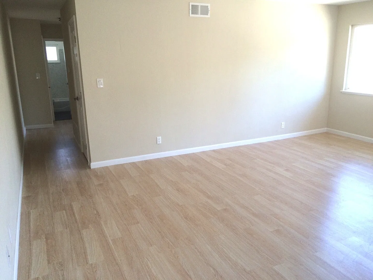 Completely remodeled top floor condo with garage — Photo 4