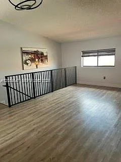 El Prado Xi Condo — Photo 2