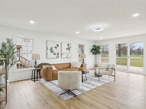 3rd image of 13673 Kauffman Ave