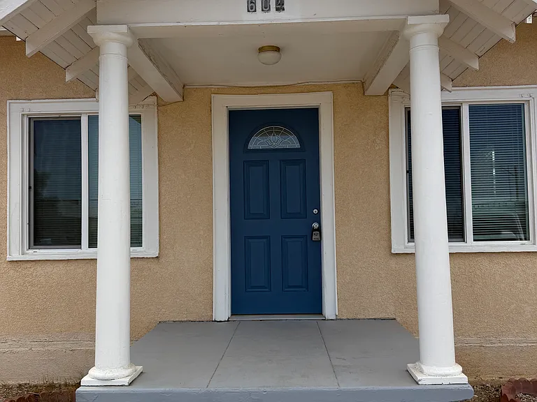 604 S 1st Ave — Photo 1