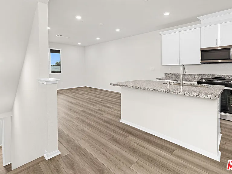 220 Lockhart Way — Photo 6