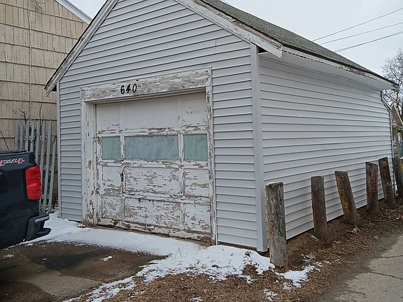 2nd image of 640 N Summit St