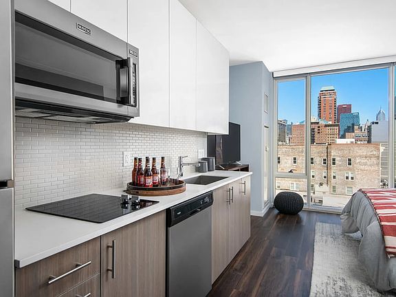 5th image of 1111 S Wabash Ave APT 1709
