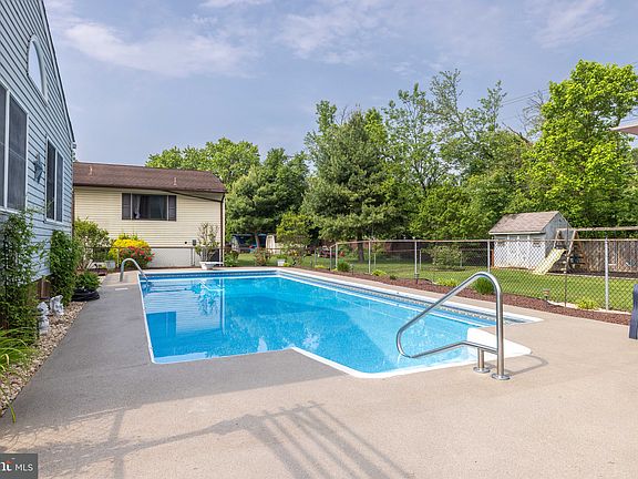 4th image of 13 Berley Ct