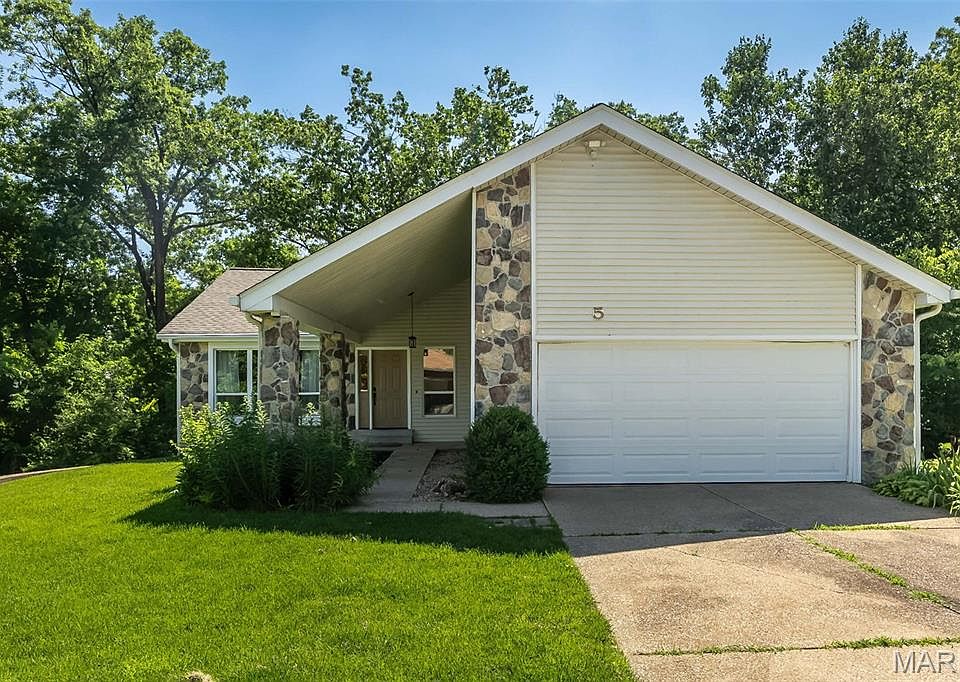 1st image of 5 Provence Dr