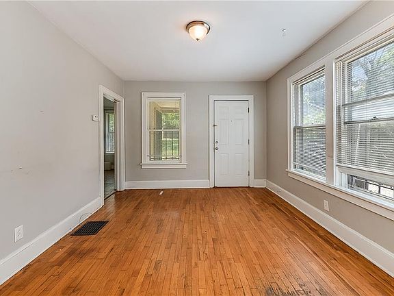 5th image of 7915 Montgall Ave