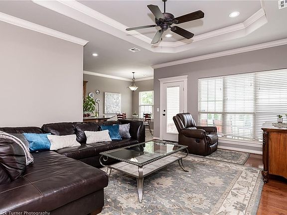 5th image of 207 Dawn Dr