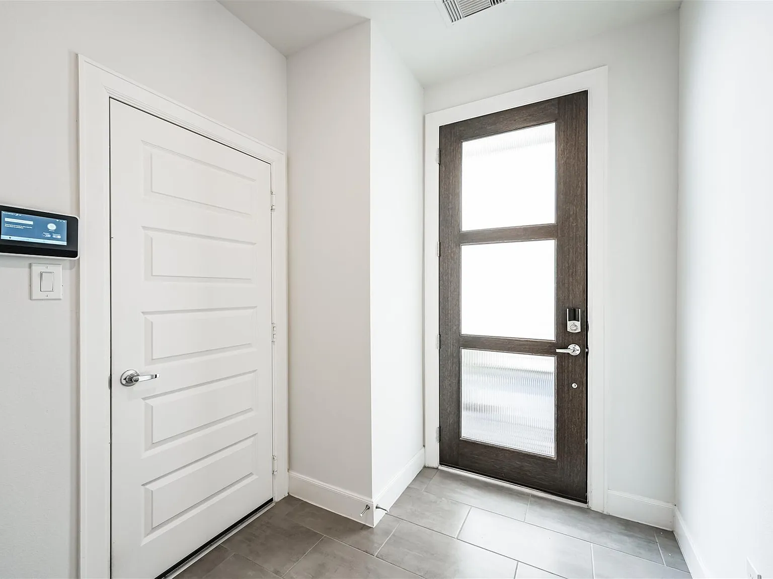 3 bed, 3.5 bath, 2232 sqft, $2,799 — Photo 4