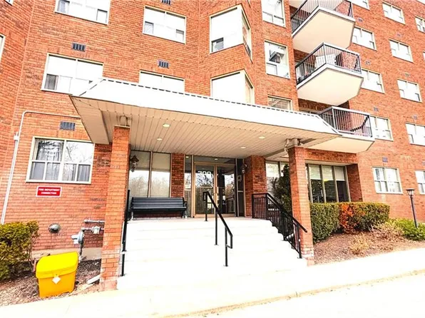 300 Keats Way #207, Waterloo, ON N2L 6E6