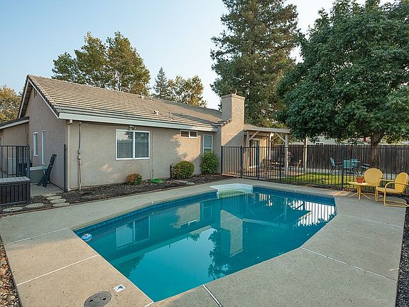 2nd image of 2684 Drummond Dr