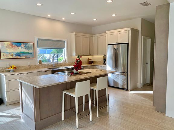 5th image of 1521 Shorelands Dr E