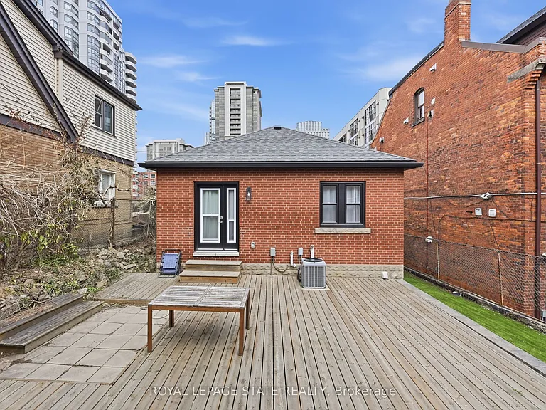129 Jackson St W — Photo 27