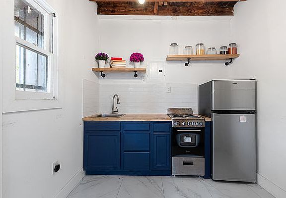 4th image of 69 Lewis Ave #3