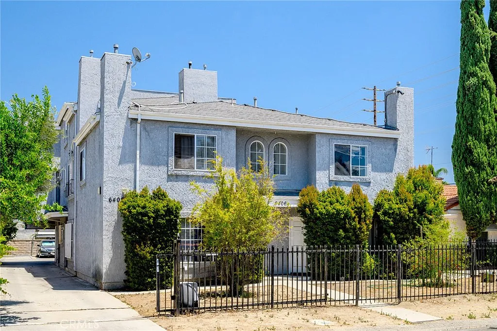 1 bed, 1.5 bath, 800 sqft, $2,000 — Photo 1