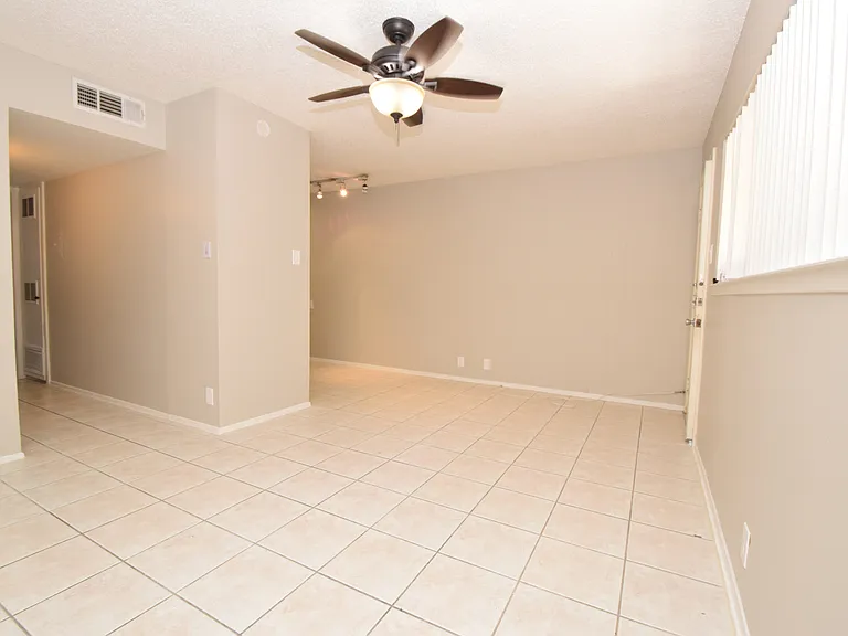 2404 Longview St #103 — Photo 10