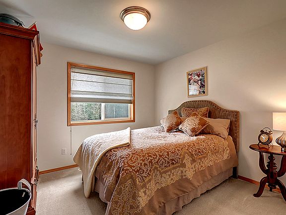 4th image of 11605 6th Ave NE