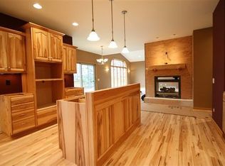 N7088 Holverson Rd, Pardeeville, WI 53954