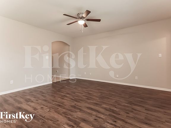 3rd image of 1822 Willowbrook Dr