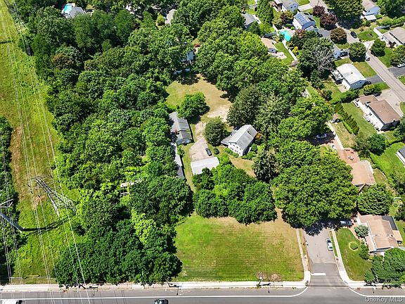 2nd image of 39 Seaman Neck Road #39