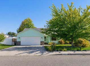 5401 Seahawk Dr, West Richland, WA 99353