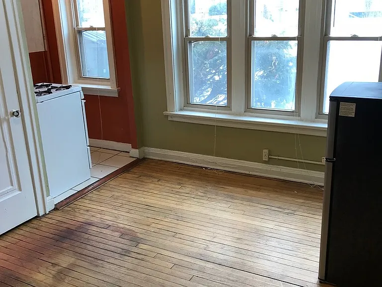 1527 Marshall — Photo 2