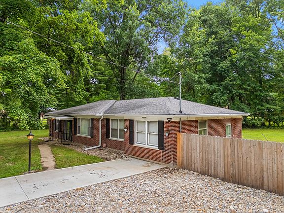 5th image of 19 Gumbert Dr