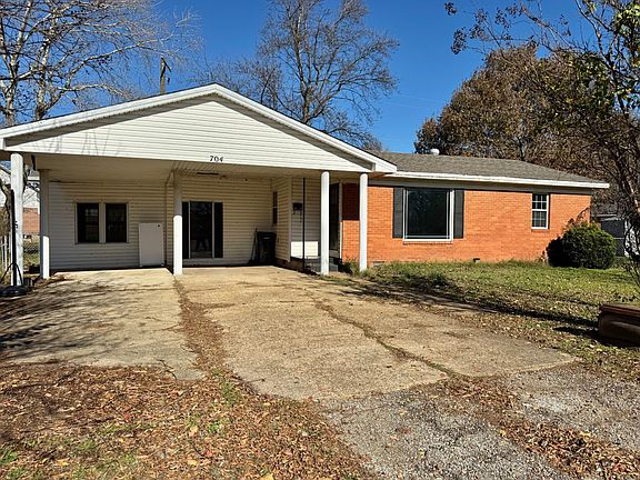 2nd image of 704 Circle Dr