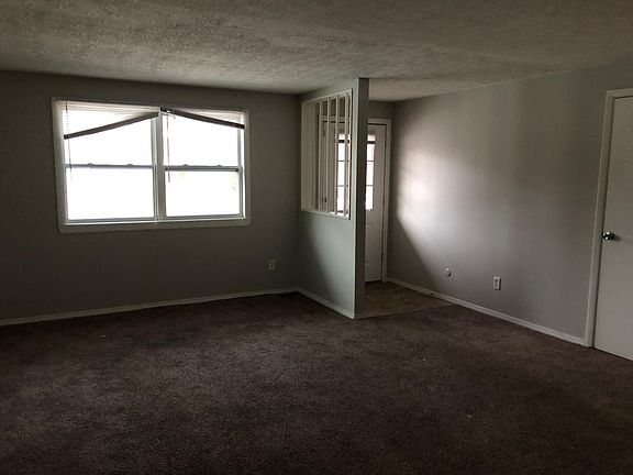 3rd image of 9837 Ellis Dr