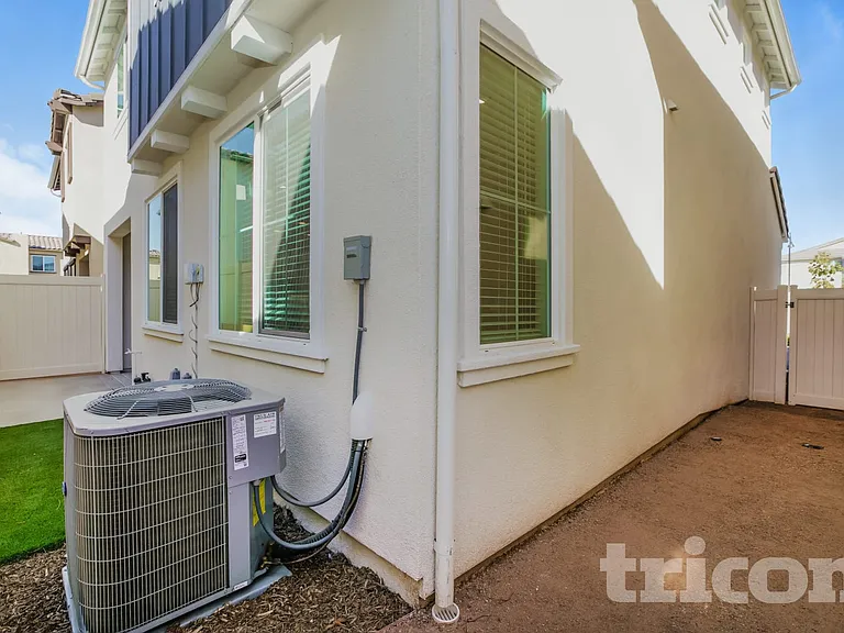 31578 Dwight Dr — Photo 14