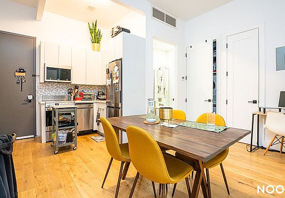 3rd image of 849 De Kalb Ave #1R