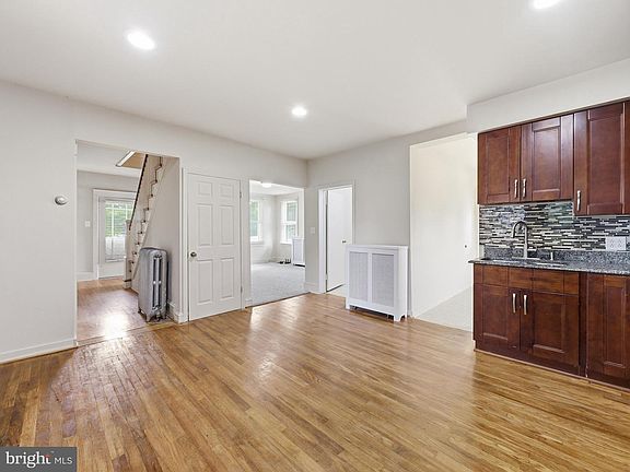 4th image of 1043 Spruce St #1041