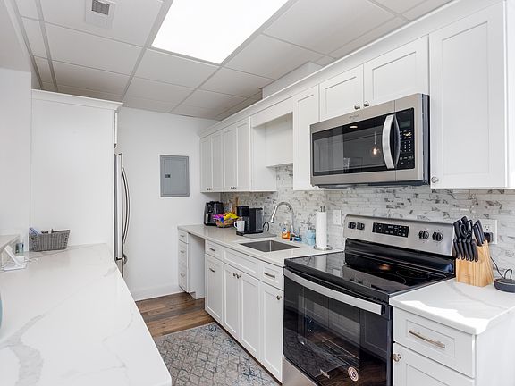 5th image of 210 Ocean St APT 1