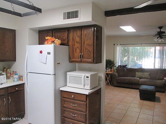 3rd image of 985 S La Higuera