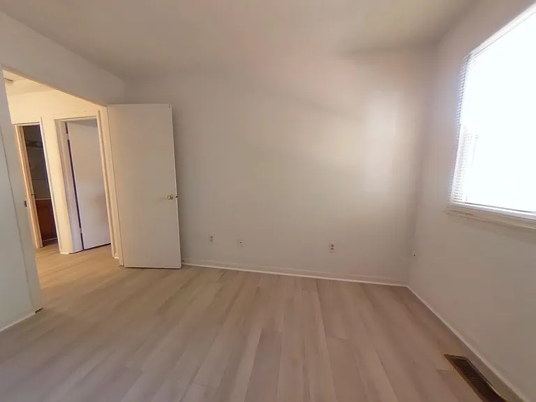 1113 Old Denbigh Blvd — Photo 6