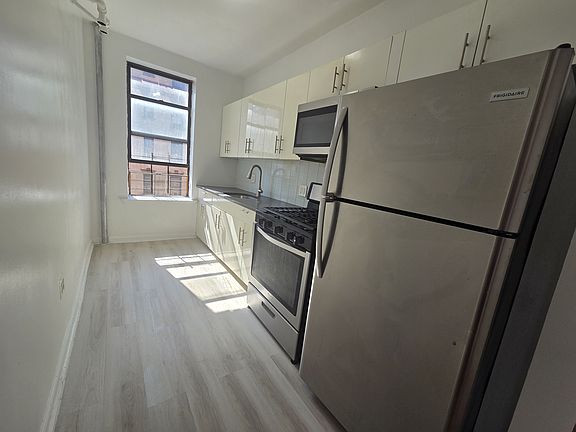 3rd image of 101 W 143rd St #11