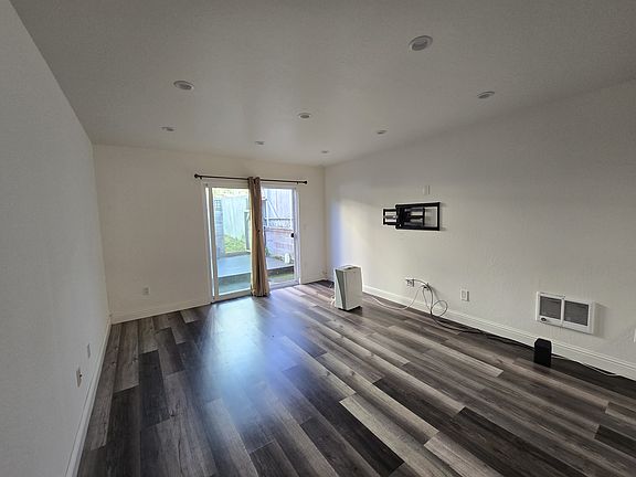 3rd image of 82 Los Olivos Ave #82