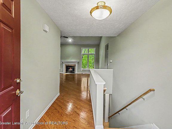 5th image of 2414 Emerald Lake Dr